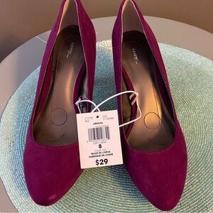New never worn purple suede pumps